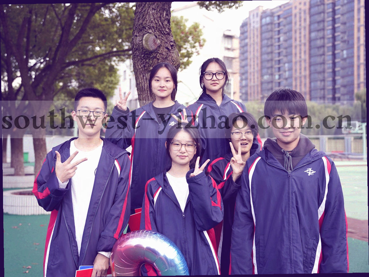 纸面表格局部特写，等比数字整齐排列，边缘有手写圈注和折角